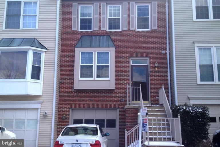 7768 Black Horse Ct, Manassas, VA 20109 - photo 1