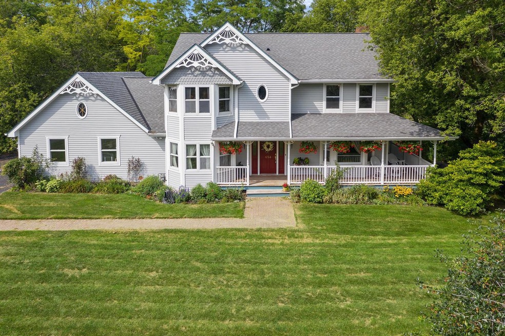 654 E Norport Dr-53