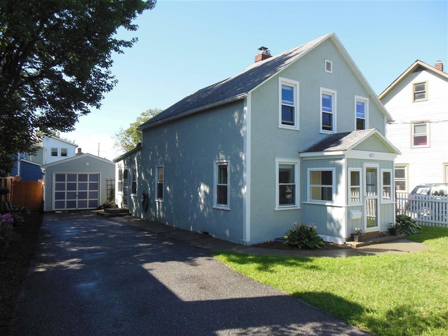 427 Manhattan Dr, Burlington, VT 05401 - photo 1