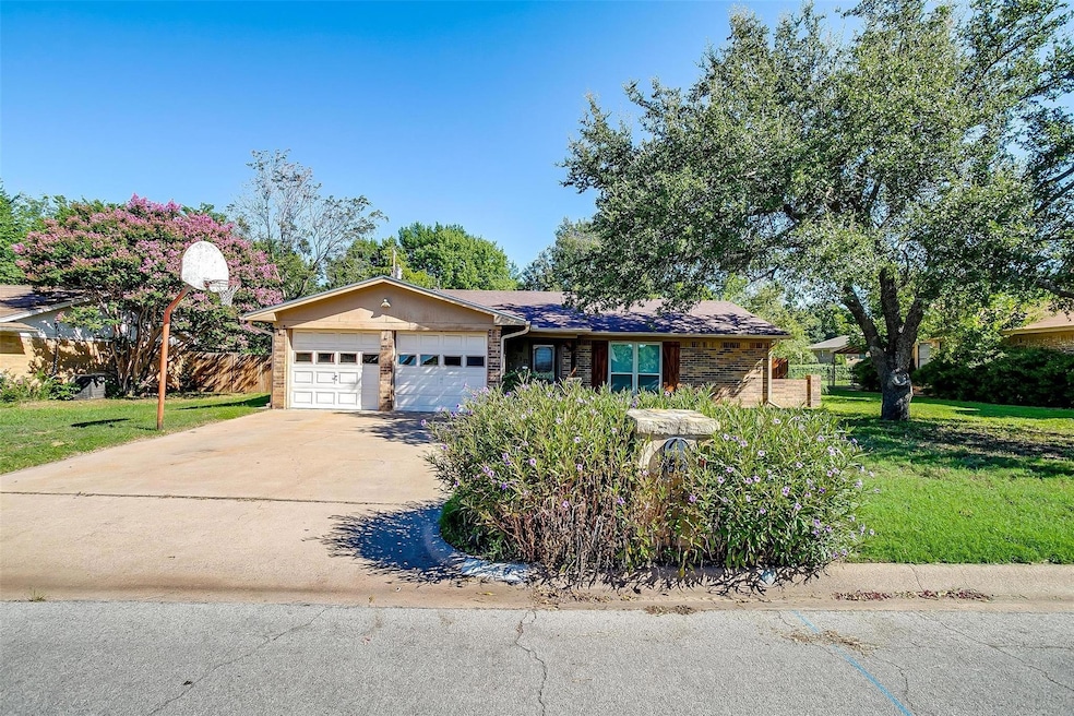 1218 Dirkson St, Weatherford, TX 76086 - photo 1