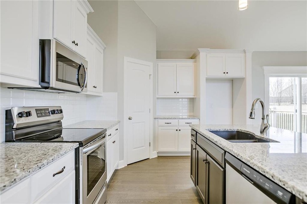 811 Cedar Ridge Dr, Raymore, MO 64083 - photo 1