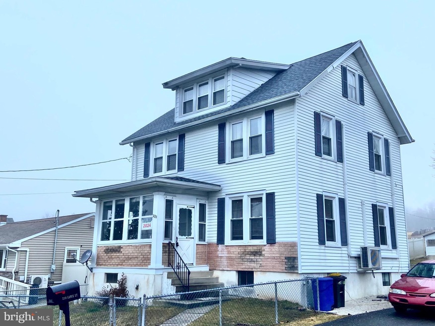 220 Lewis St, Tamaqua, PA 18252 - photo 1