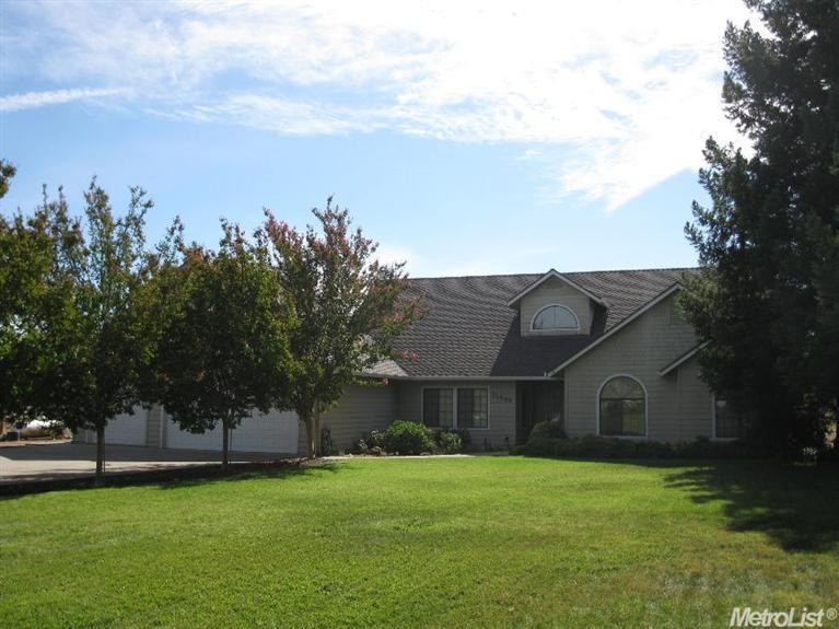 11690 Eagle Bay Rd, Acampo, CA 95220 - photo 1