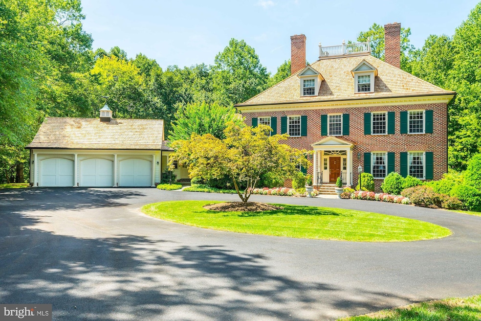 8611 Country Club Dr, Bethesda, MD 20817 - photo 1