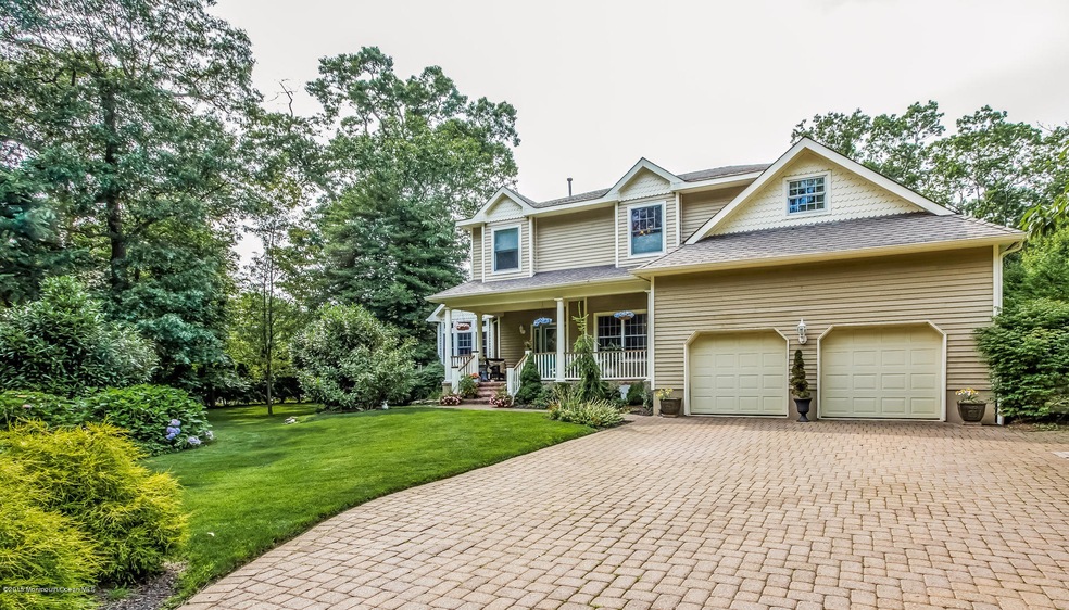002-Front_View-1871339-medium