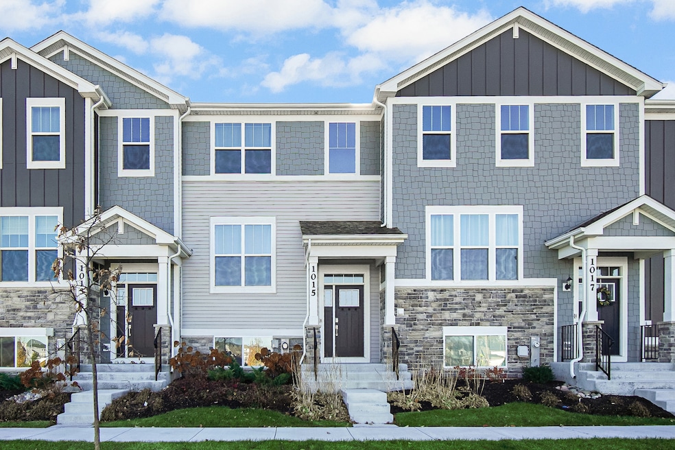 1015 Atterberg Rd, South Elgin, IL 60177 - photo 1