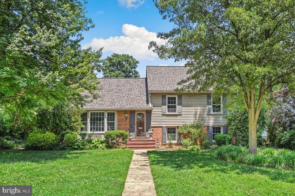 910 Croton Dr, Alexandria, VA 22308 - photo 1