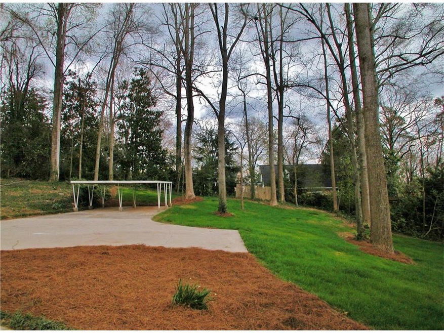 880 Cherokee Rd, Gainesville, GA 30501 - photo 1