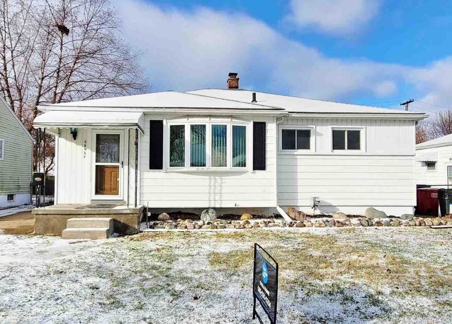 25657 Buick St, Roseville, MI 48066 - photo 1