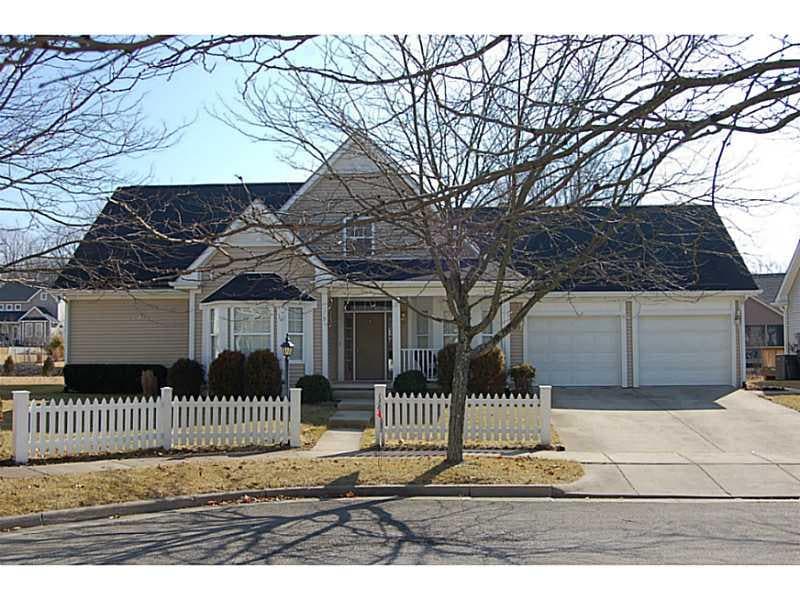 1385 Honey Locust Ct, Columbus, IN 47201 - photo 1