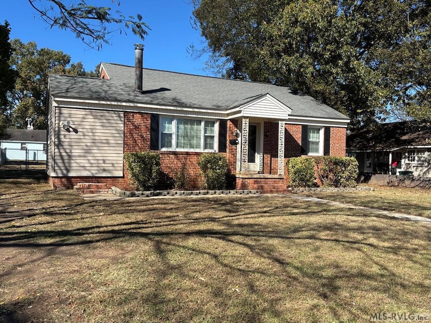 1033 Jefferson St, Roanoke Rapids, NC 27870 - photo 1