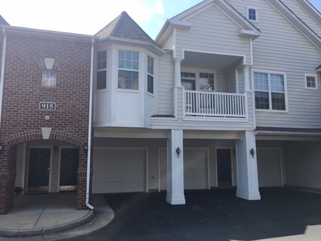 Welcome to 915 Dorchester #306!