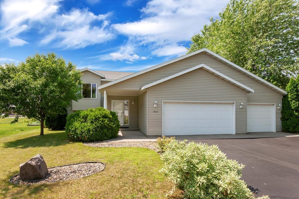 Welcome to 1860 Eastern Star Loop, Sauk Rapids. Th