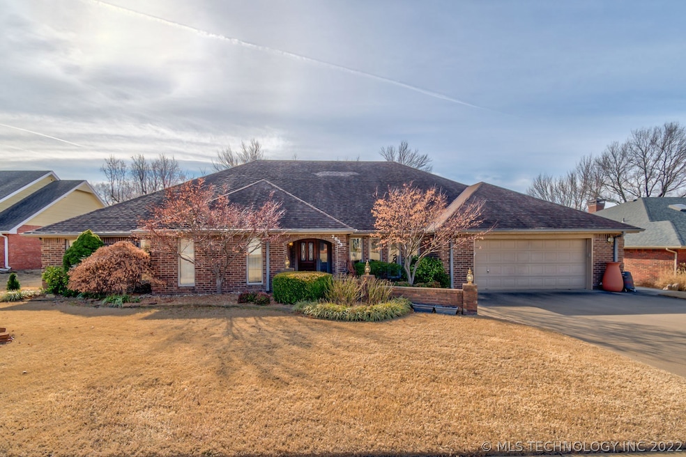 2633 Regency Rd, Bartlesville, OK 74006 - photo 1