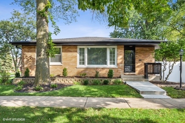 979 S Saylor Ave, Elmhurst, IL 60126 - photo 1