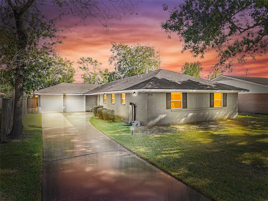 9715 Greenwillow St, Houston, TX 77096 - photo 1