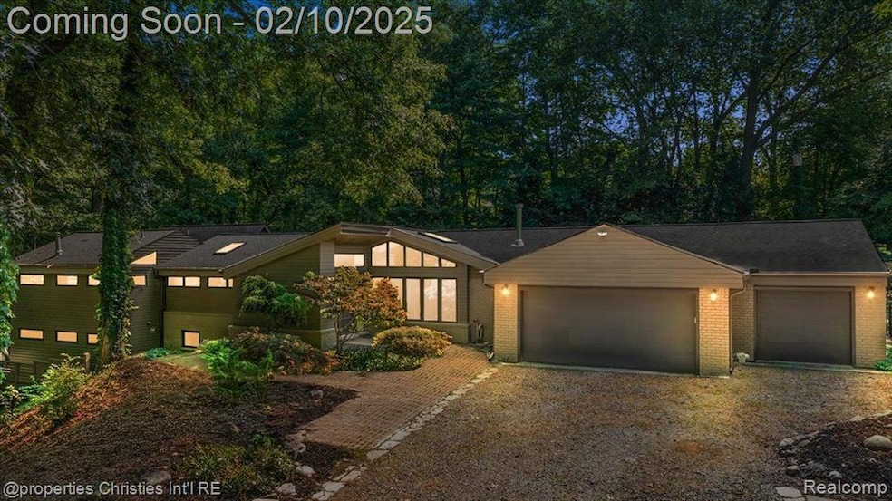 1462 Sodon Ct, Bloomfield Hills, MI 48302 - photo 1