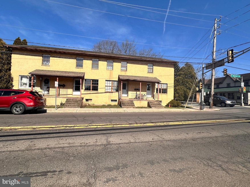 453 E Walnut St, Perkasie, PA 18944 - photo 1