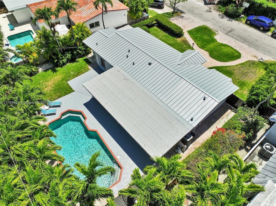 255 Ridgewood Rd, Key Biscayne, FL 33149 - photo 1