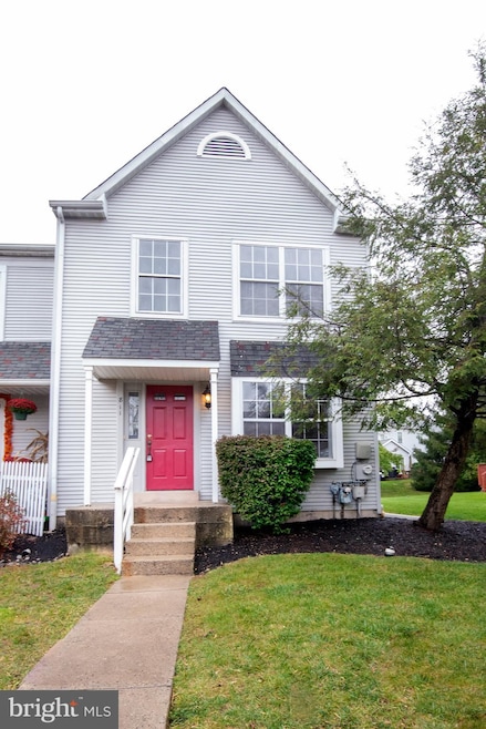 811 Treetop Ln, Norristown, PA 19403 - photo 1