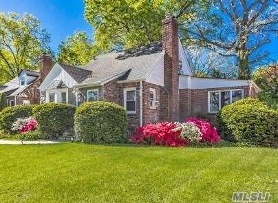 94 E Fenimore St, Valley Stream, NY 11580 - photo 1