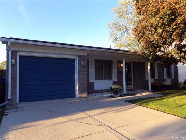 103_2825B.JPG BRICK FRONT RANCH WITH ATTACHED GARA