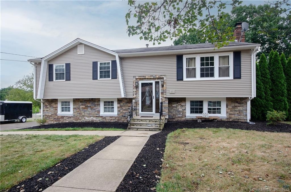 17 Sleepy Hollow Cir, East Haven, CT 06512 - photo 1