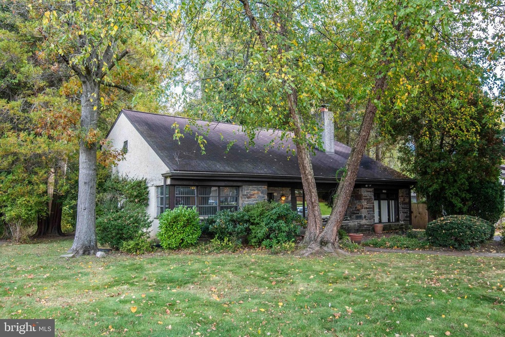 2211 Windsor Cir, Broomall, PA 19008 - photo 1