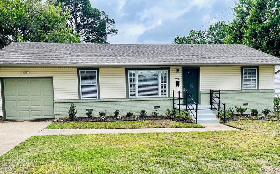 ALL NEW CHARMING HOME IN MIDTOWN!