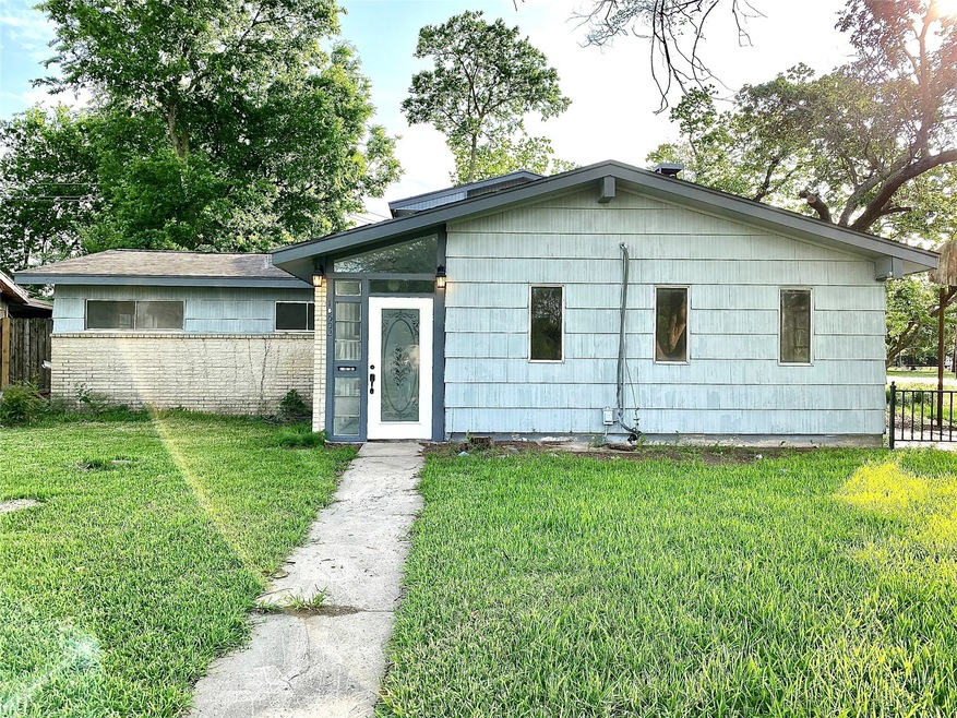 10502 Members Dr, Houston, TX 77089 - photo 1