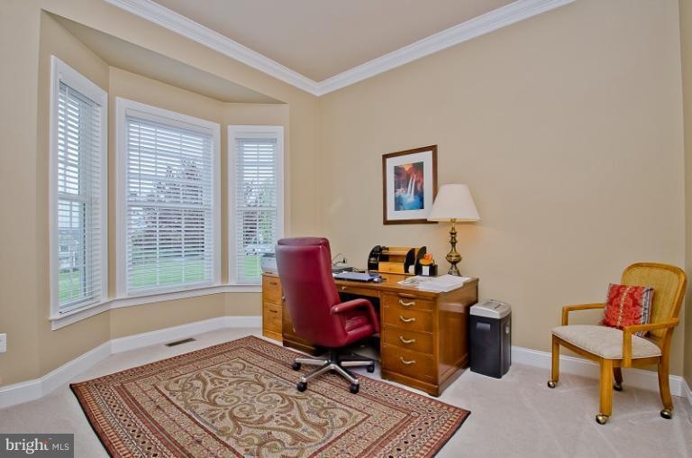 18211 Turnberry Dr, Round Hill, VA 20141 - photo 1