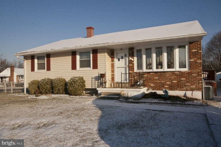 2 Parkwind Ct, Parkville, MD 21234 - photo 1