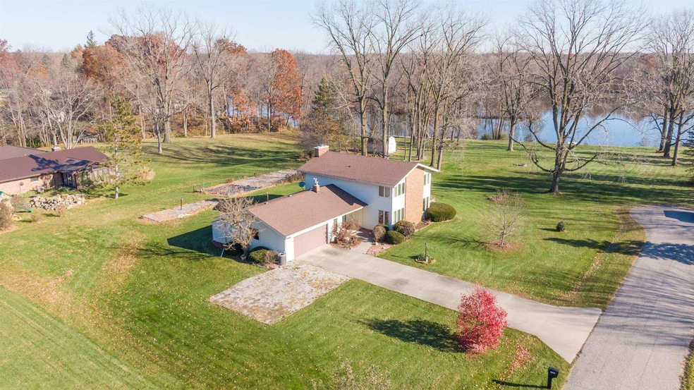 10233 Riverview Dr, Leo, IN 46765 - photo 1