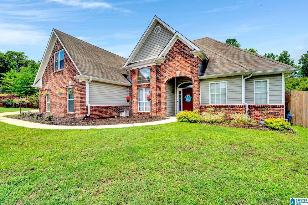 638 Camden Cove Ln, Calera, AL 35040 - photo 1