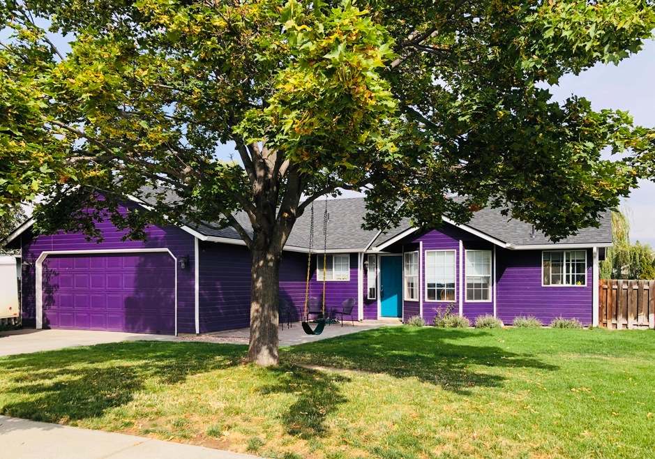 2811 SW Reindeer Ave, Redmond, OR 97756 - photo 1