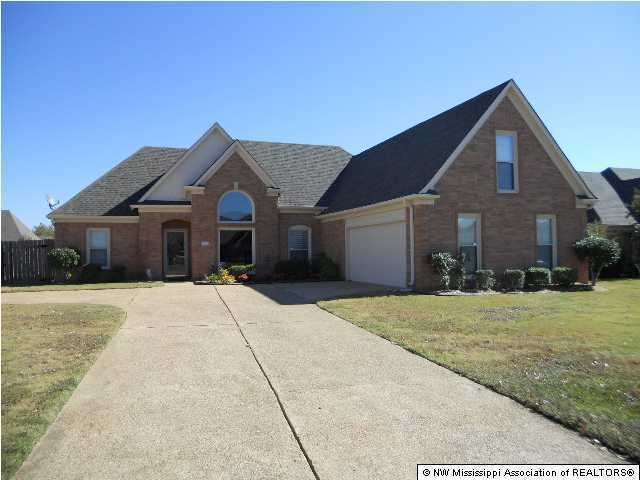 5726 Michaelson Dr, Olive Branch, MS 38654 - photo 1