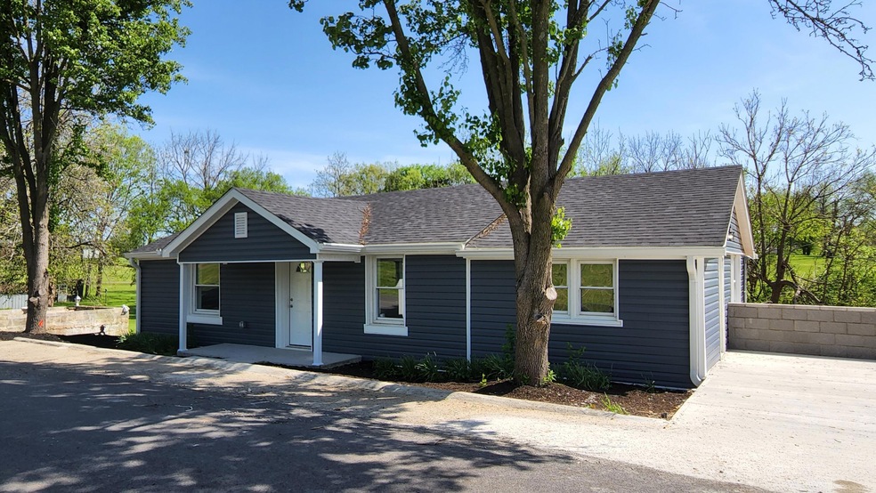 977 Beaumont Ave, Harrodsburg, KY 40330 - photo 1