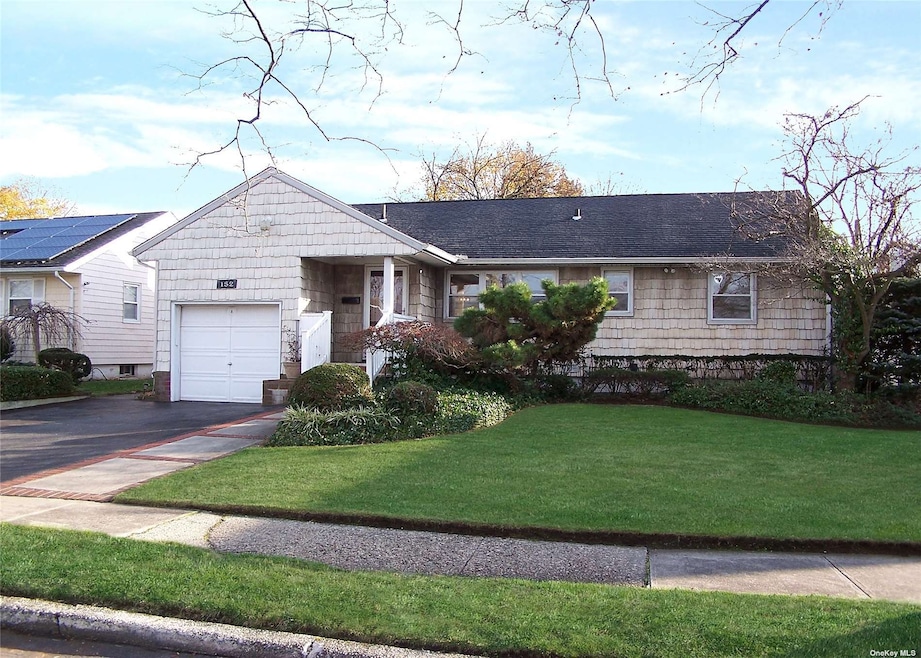 152 Saddle Rock Rd, Valley Stream, NY 11581 - photo 1