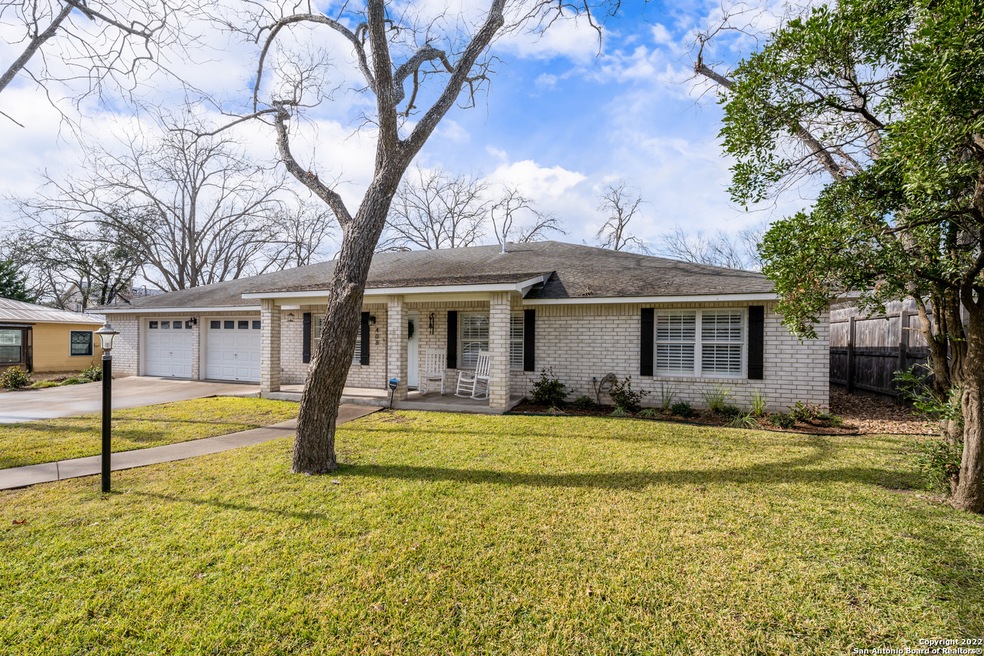 408 N Edison St, Fredericksburg, TX 78624 - photo 1