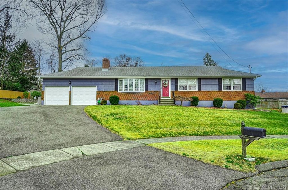 100 Hitching Post Ln, Stratford, CT 06614 - photo 1