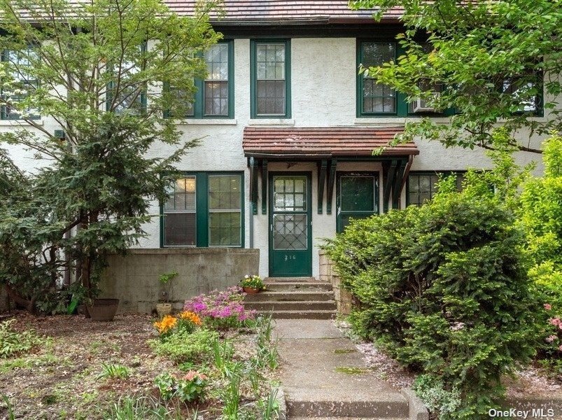 336 Burns St, Forest Hills, NY 11375