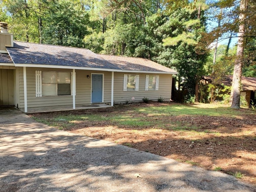 8443 N Pond Dr, Riverdale, GA 30274 - photo 1