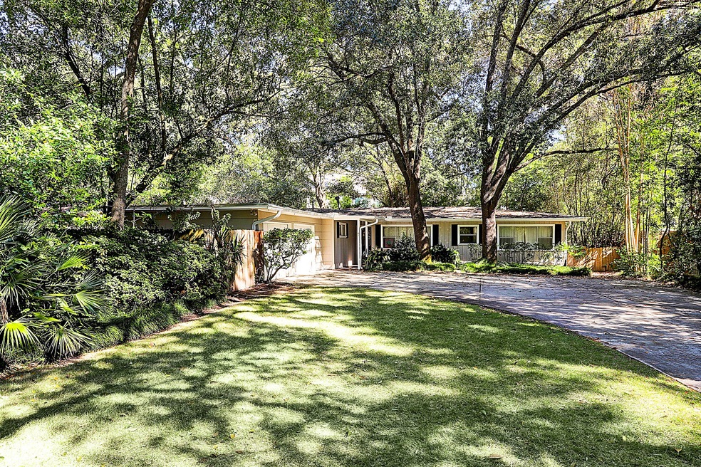 810 Riedel Dr, Houston, TX 77024 - photo 1