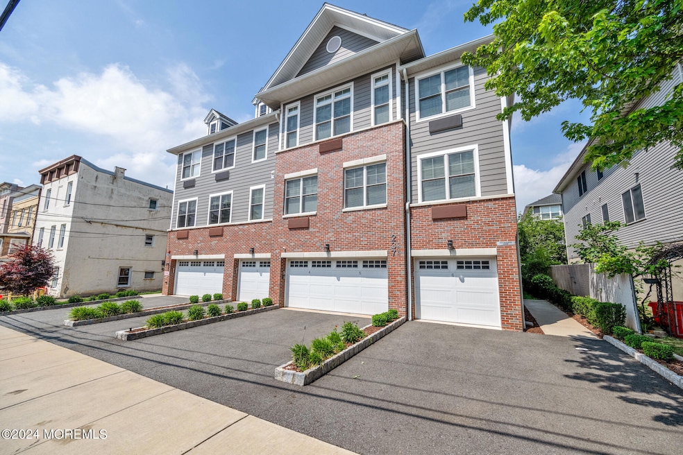 Sold $613,000 • Co-Listing Agent