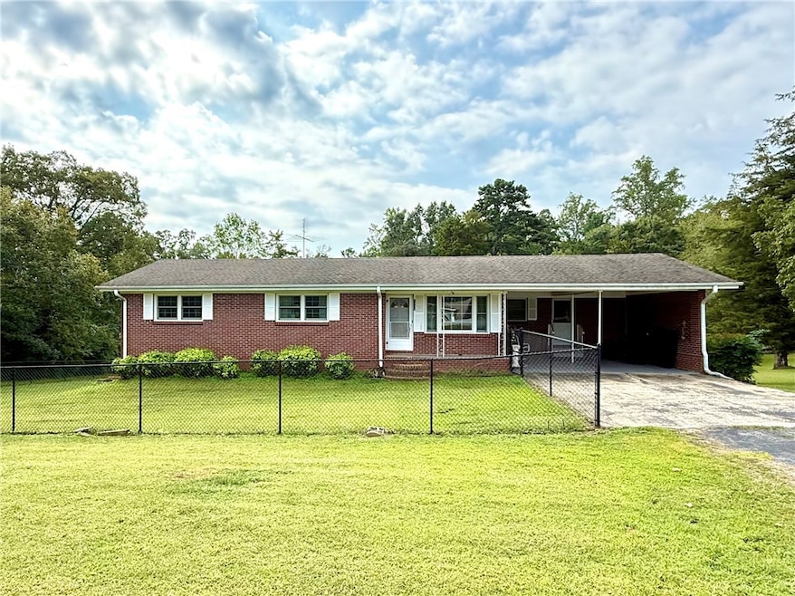 1006 Kaye St, Seneca, SC 29678 - photo 1