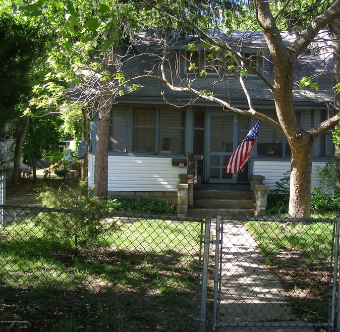 511 Pine St, Lakehurst, NJ 08733 - photo 1