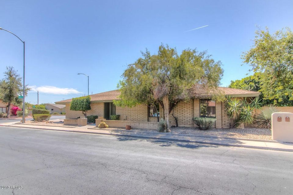1807 W Navarro