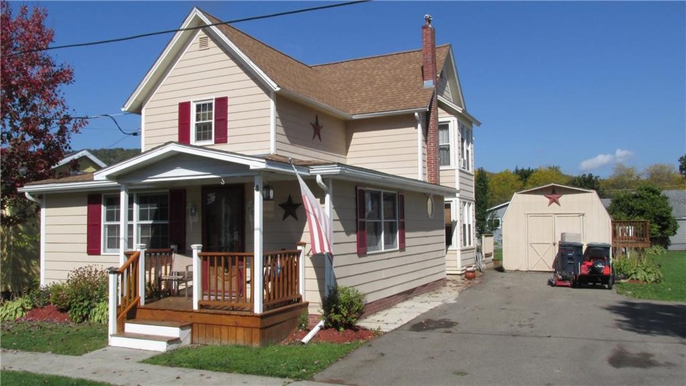 Street view of home w\ driveway.