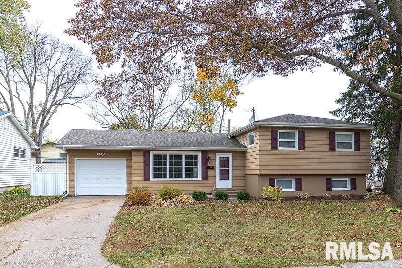 1715 Elmwood Ln, Bettendorf, IA 52722 - photo 1