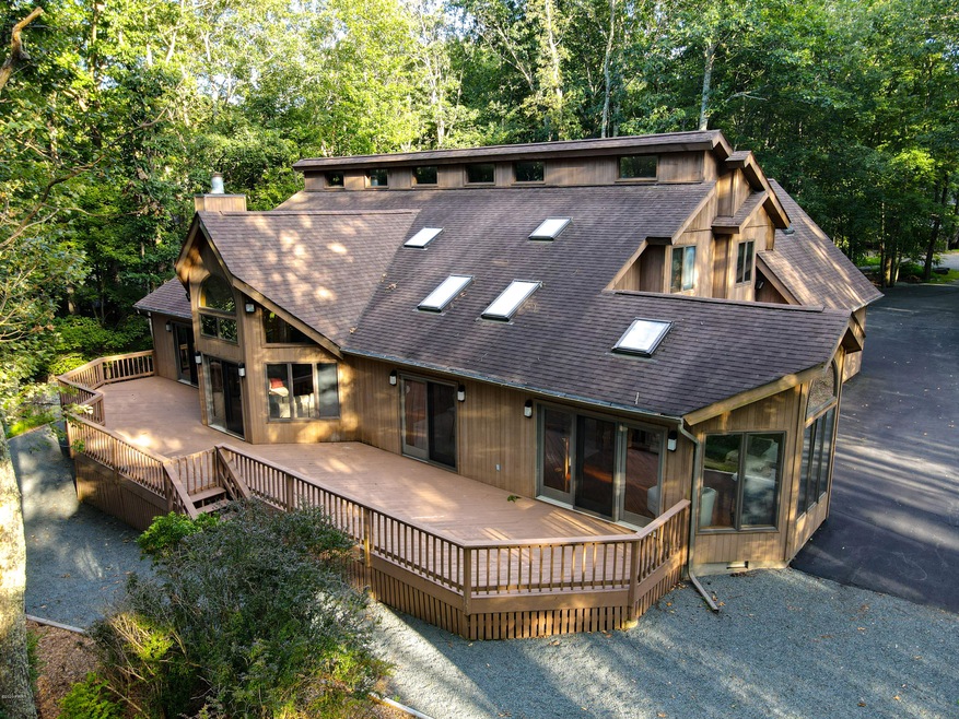 809 Overlook Ct, Lords Valley, PA 18428 - photo 1